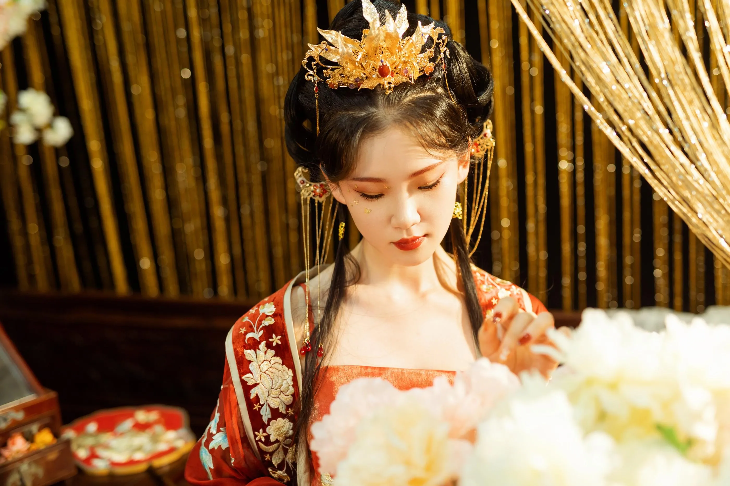 [YITUYU艺图语]2022.09.05 红衣娘子 相望回首喵喵喵 [48P]插图1